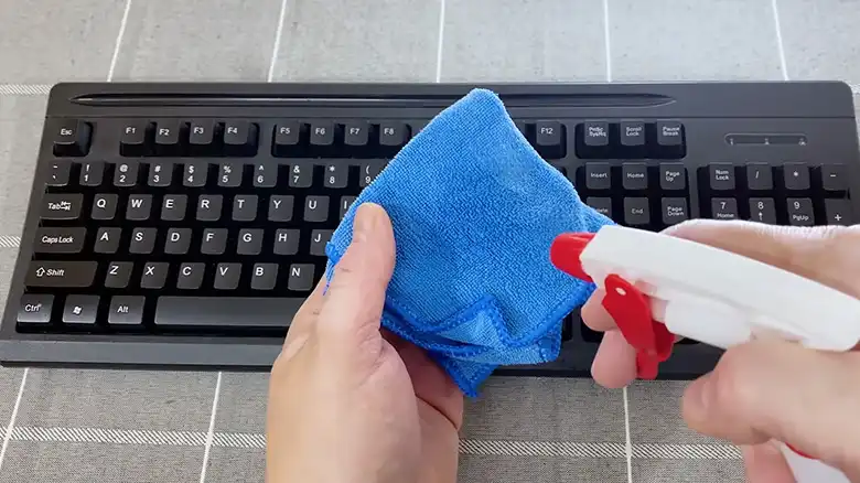 Can You Clean Keycaps with Isopropyl Alcohol